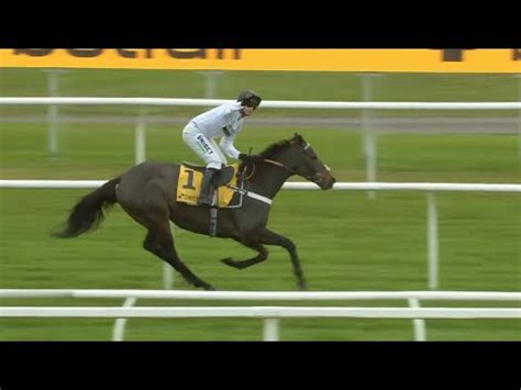 Constitution Hill is a FREAK! Nicky Henderson's star bolts up in .